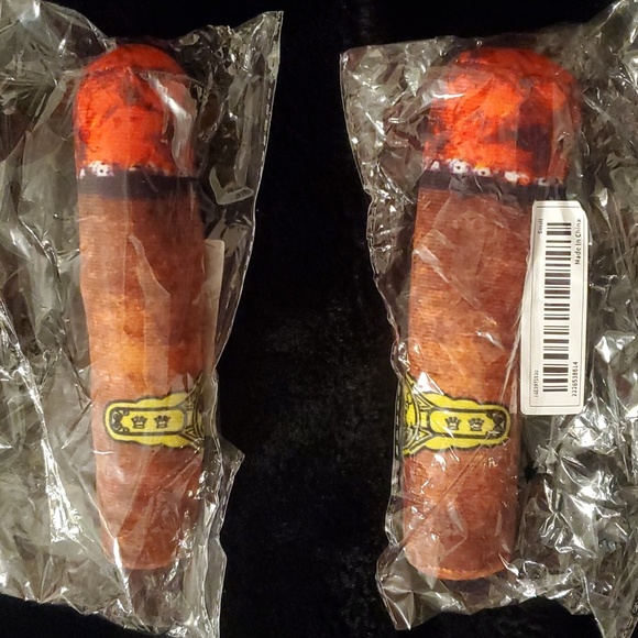 2 Cigar Design Pet Grinding Teeth Squeaky Plush Toys, Durable Chew Toy For Dog - Picture 1 of 5